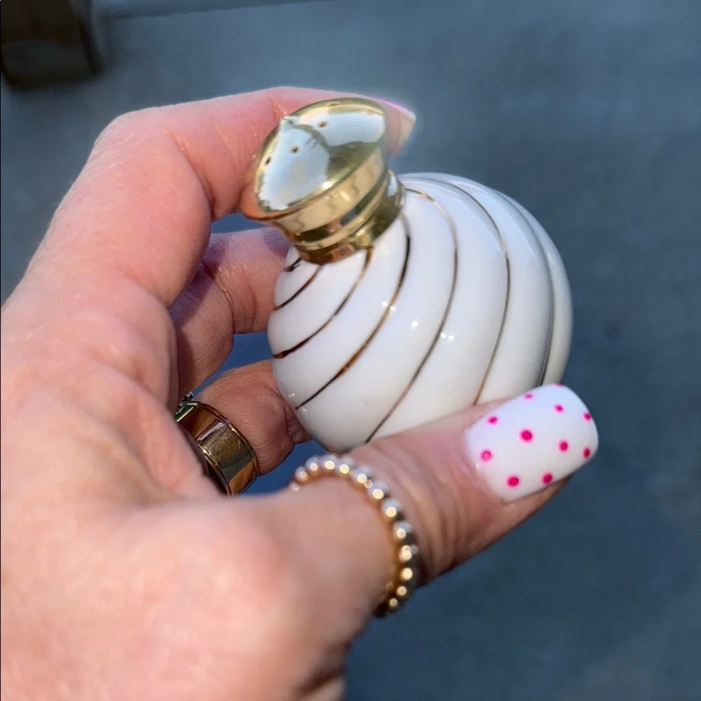 Vintage White and Gold Ceramic Salt and Pepper Shakers - Picture 5 of 8